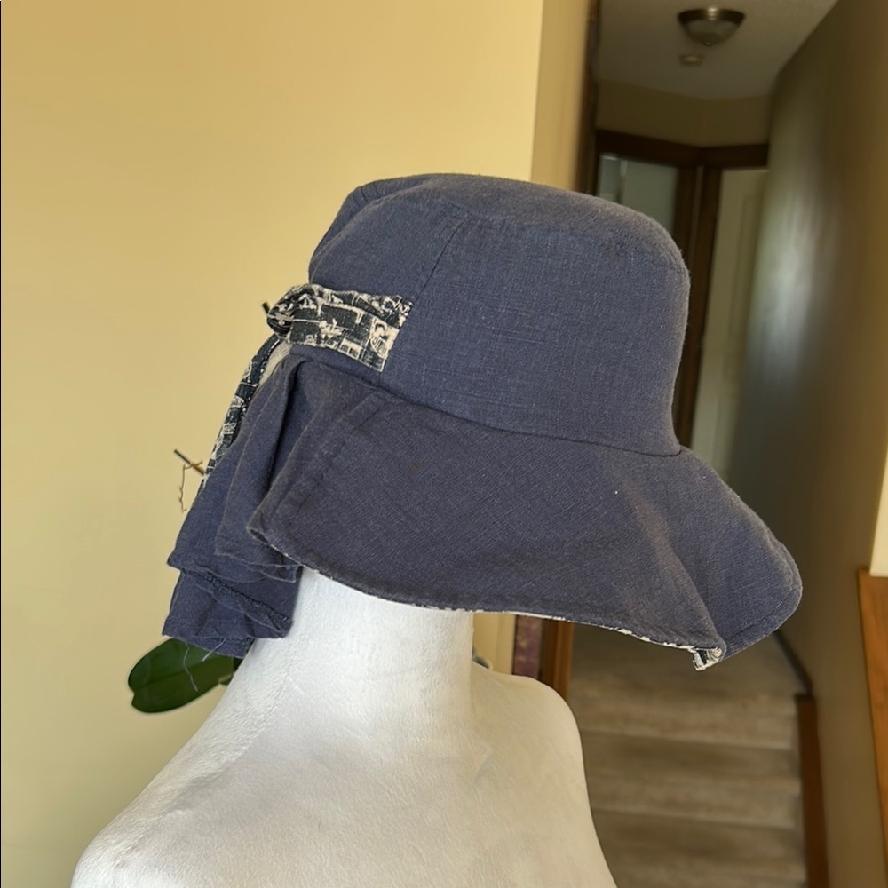 Disney/ Mickey Mouse Blue Wide-Brimmed Sun Hat with Neck Protection